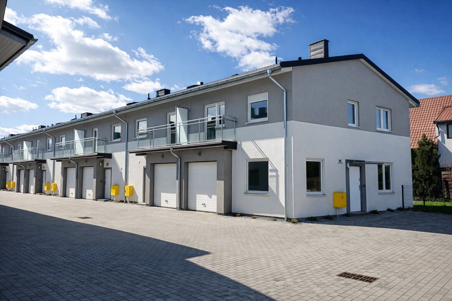 Nowoczesne domy szeregowe Spacerowa Residence w Radwanicach